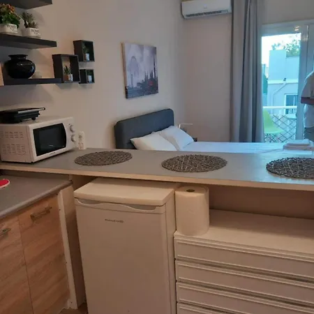 Modern Flat In Town Center! *