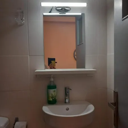Modern Flat In Town Center! *