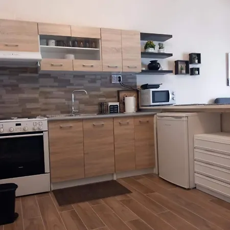 Modern Flat In Town Center! * Kiáton