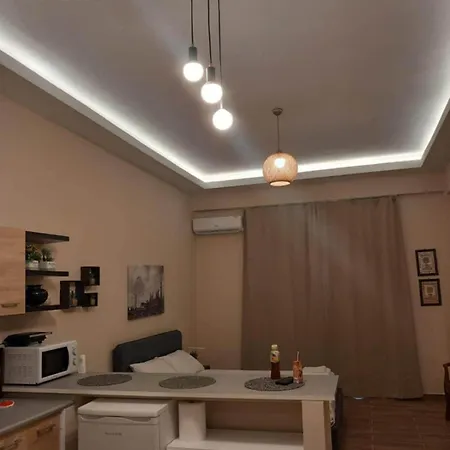 Modern Flat In Town Center! *
