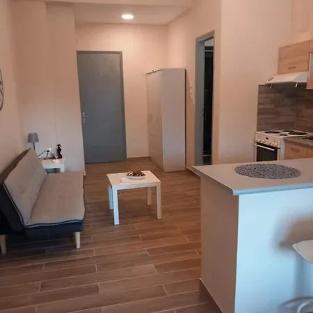 Modern Flat In Town Center! * Kiáton